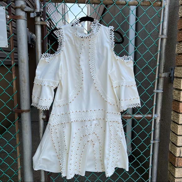 White Cold Shoulder Dress with gold pearls M - Picture 2 of 14